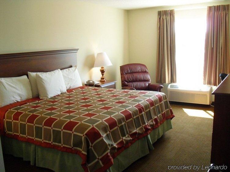 Days Inn By Wyndham Greensboro Nc Room photo