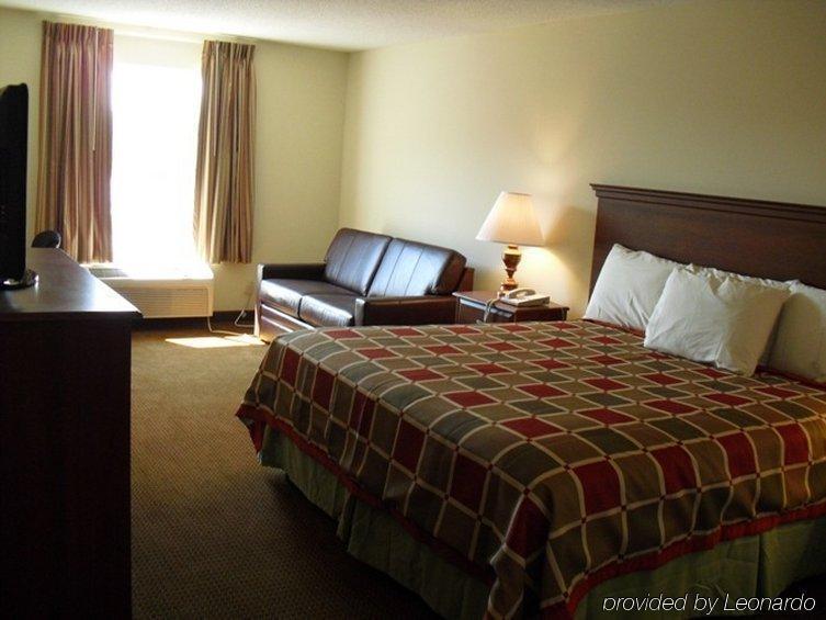 Days Inn By Wyndham Greensboro Nc Room photo